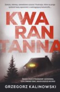 Zdjęcie okładki książki, pt. "Kwarantanna" - czarno-białe zdjęcie samotnie stojącej górskiej chatki z rozświetlonymi oknami