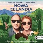 Zdjęcie okładki audiobooka, pt." Nowa Zelandia : podróż przedślubna" - para narzeczonych na tle krajobrazu Nowej Zelandii. 