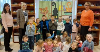 Lekcja biblioteczna - dzieci w Publicznego Przedszkolna Nr 26 w Radomiu