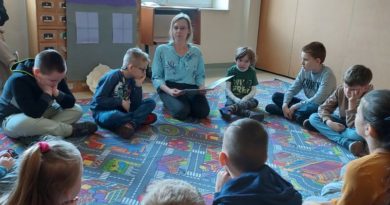Opowieść o "Szarym domku" - spotkanie z dziećmi z SOSW dla Dzieci Niesłyszących w Radomiu