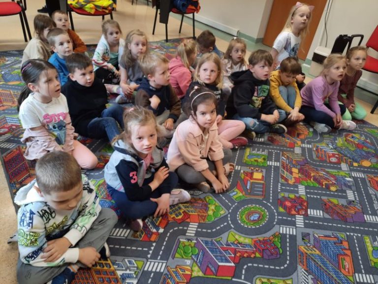 Dzieci z Publicznego Przedszkola Nr 4 w Radomiu odwiedziły bibliotekę.