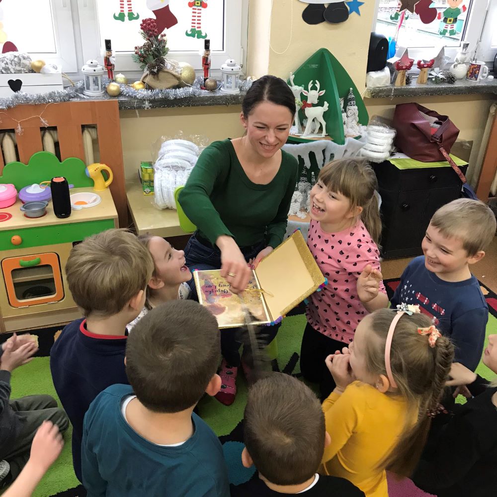 Dzień Guzika w “Kalendarzu odkrywczego czytelnika”.