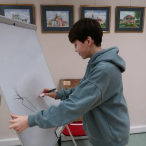 miedzynarodowy-dzien-jezyka-ojczystego-psp-24-2 Uczeń rysuje na kartce kalambury