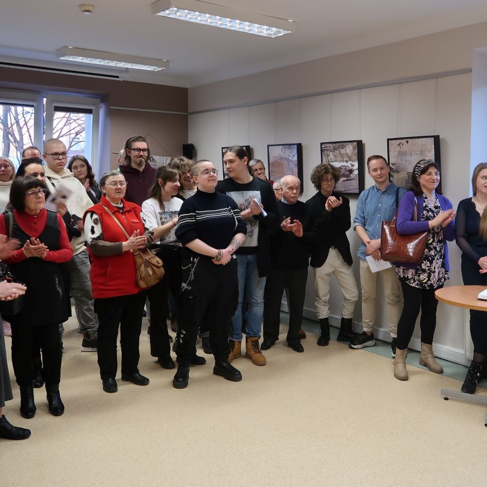 Wizje-pejzazu-2 Zebrani goście biją brawa autorom prac plastycznych