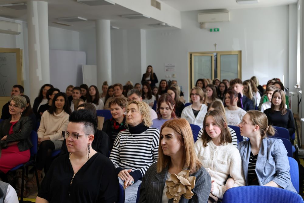 konkurs-tworczosc-literacka-7 Sala konferencyjna zapełniona zabranymi na ogłoszeniu wyników Konkursu Twórczości Teatralnej.