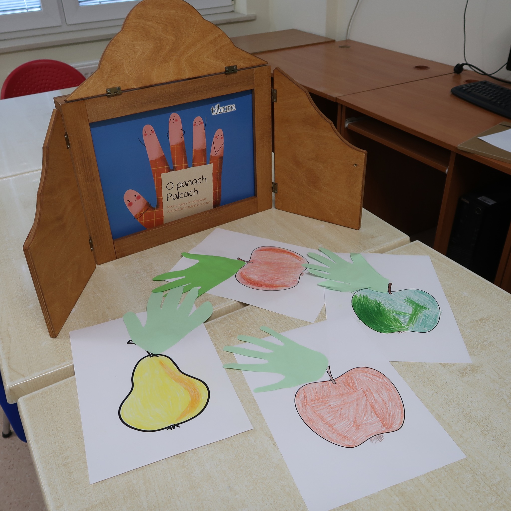 Prezentacja prac plastycznych wykonanych przez uczestników zajęć.