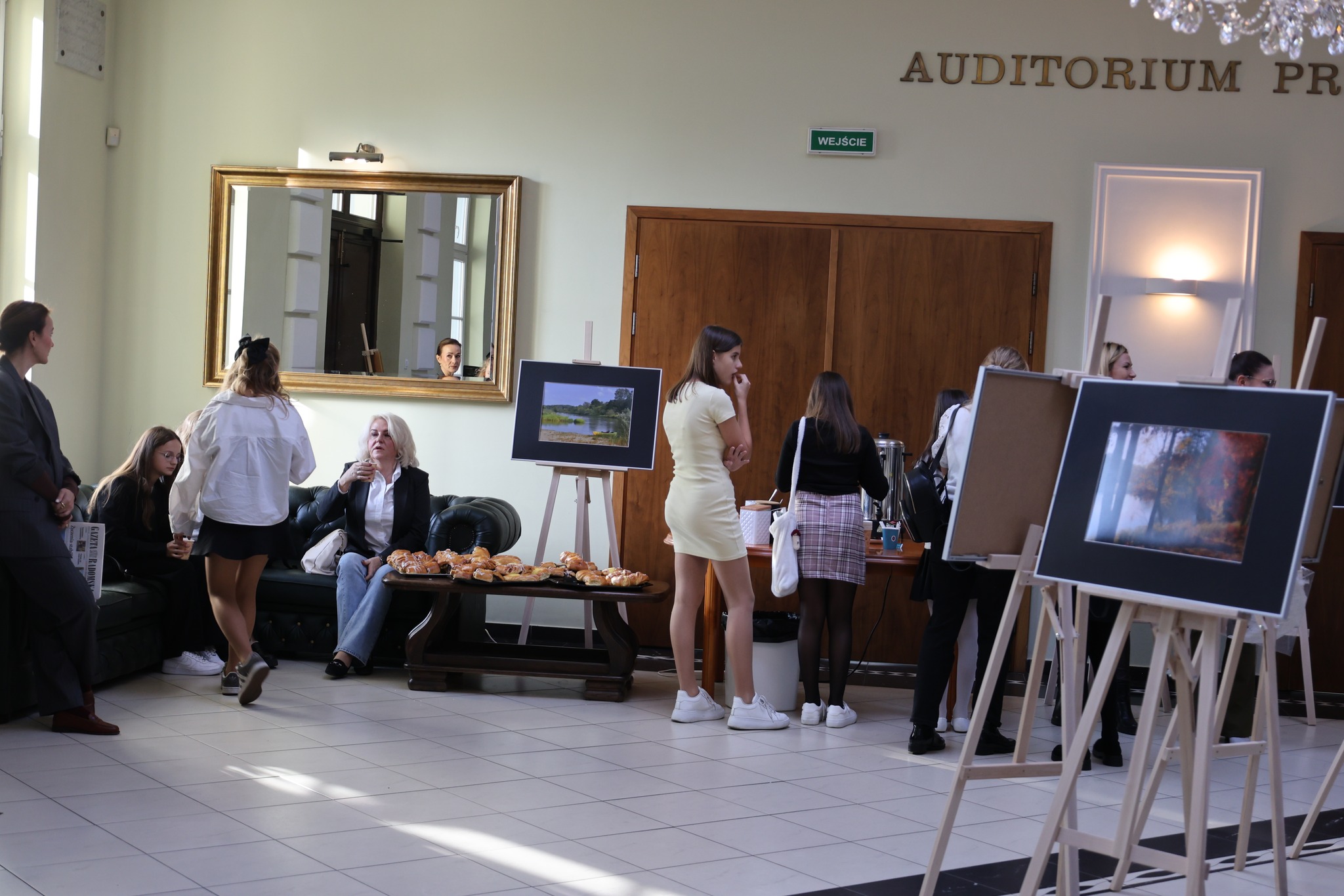 herbert-konkurs-6 Uczestnicy konkursu podczas przerwy na kawę