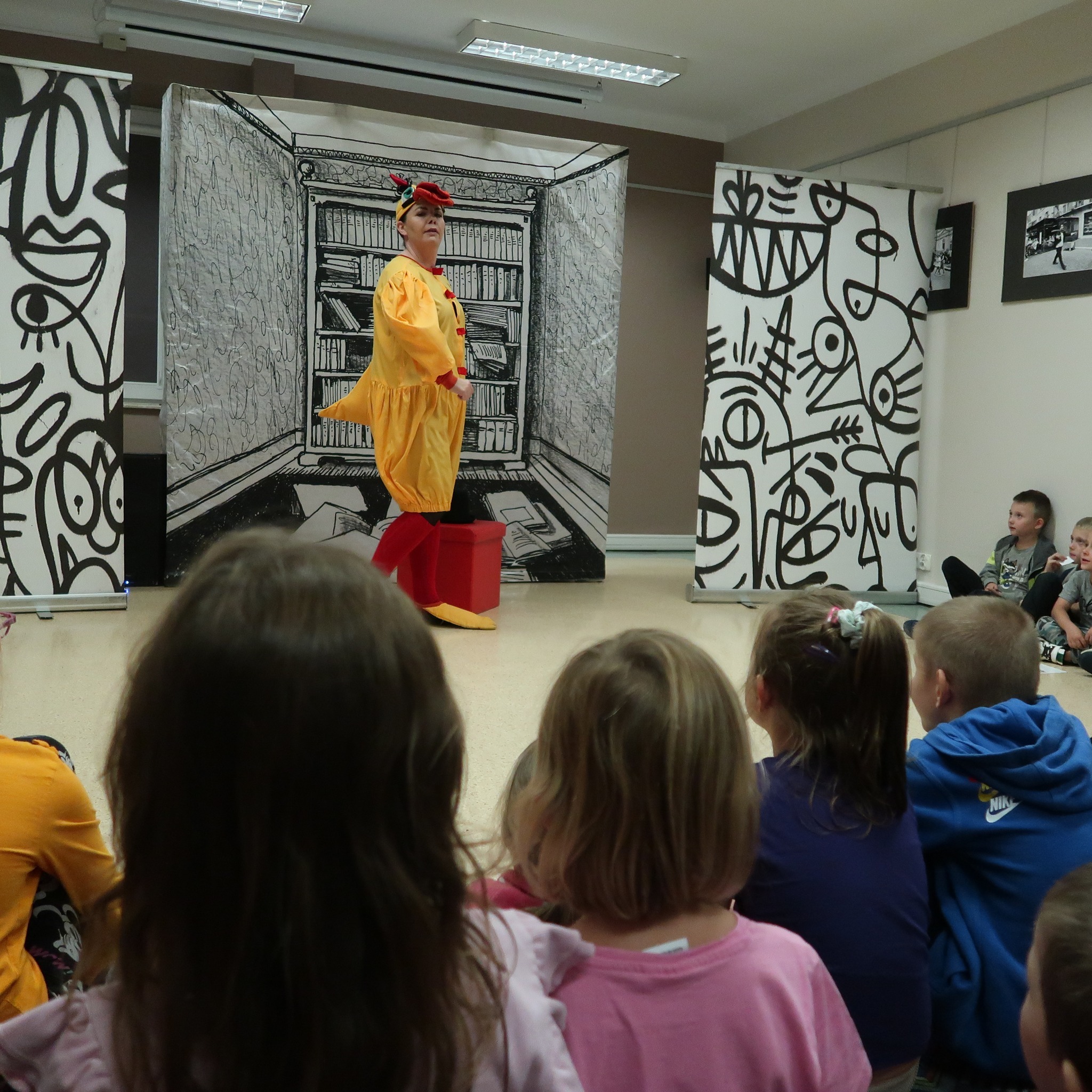 Aktorzy teatru TAK podczas Nocy Bibliotek