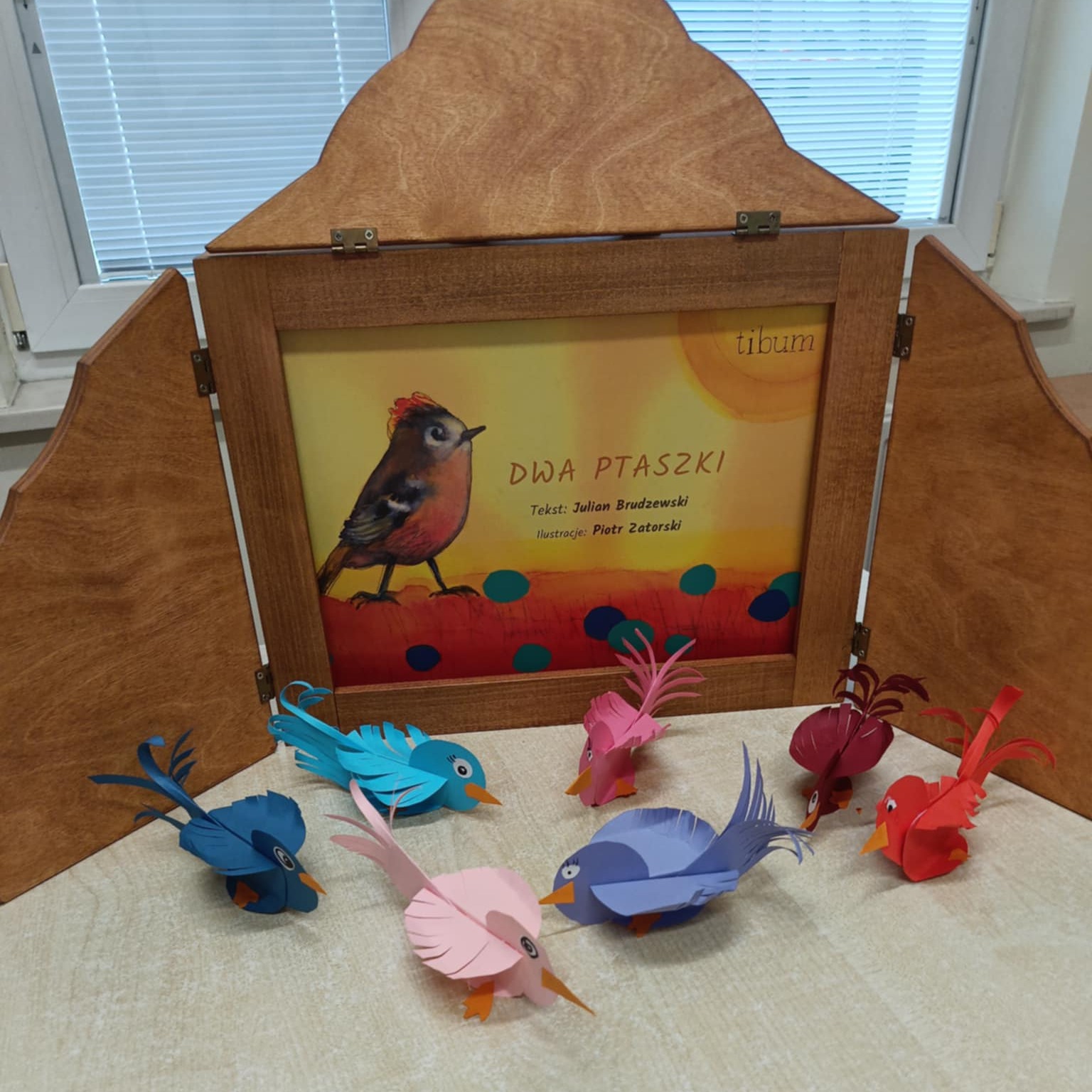 Scena z teatrzyku kamishibai.