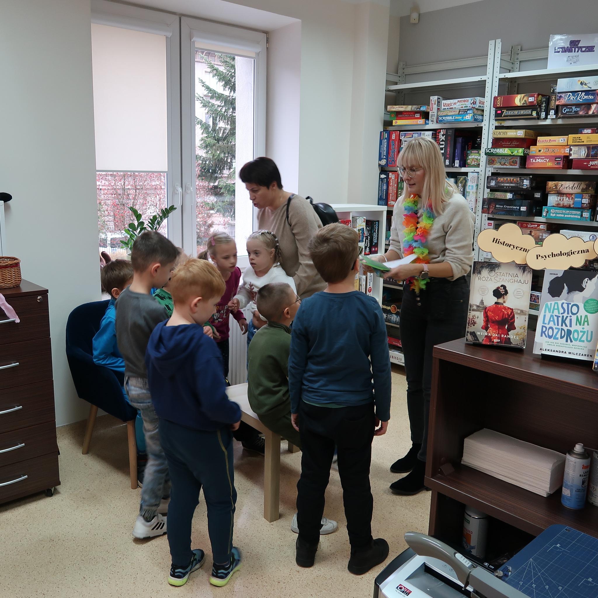 "Kolorowy Potwór w bibliotece" relacja z zajęć