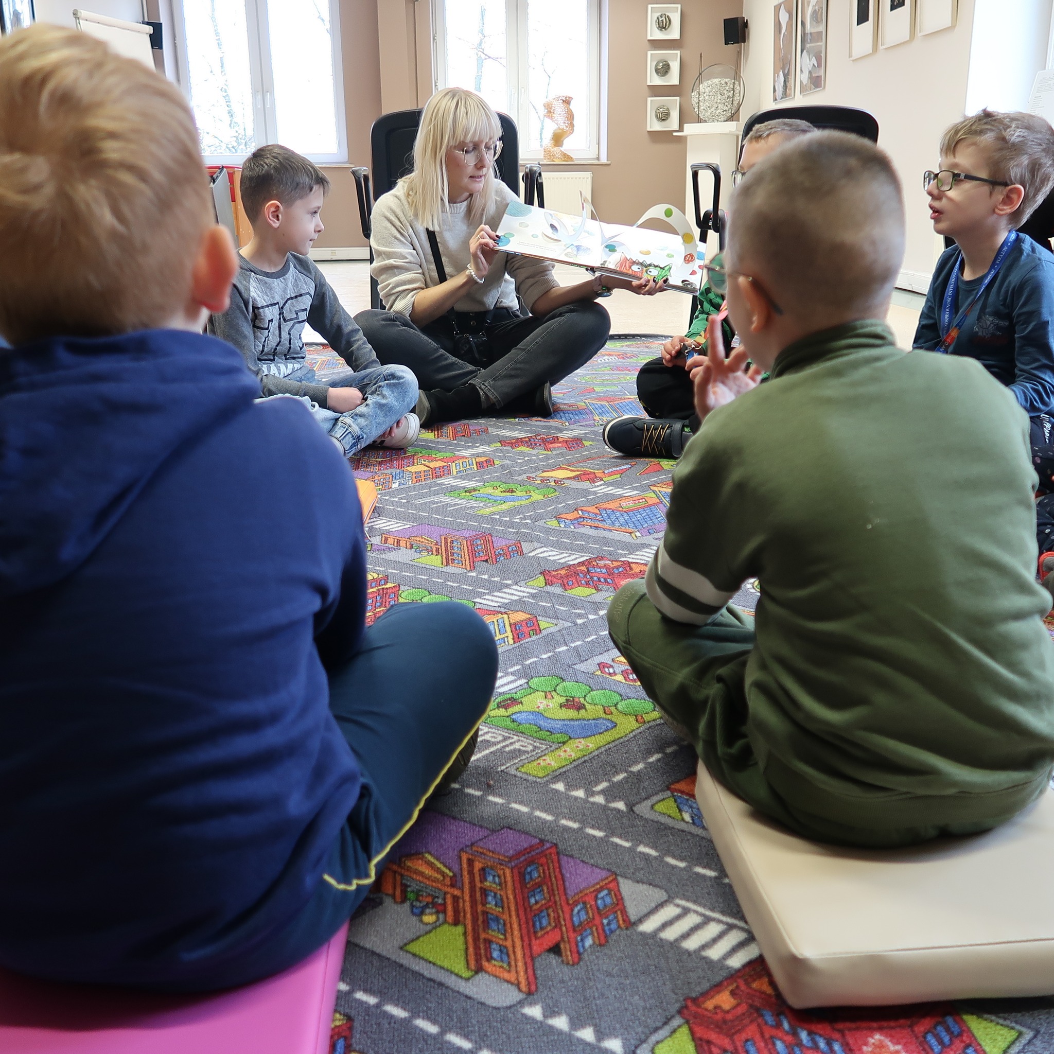 "Kolorowy Potwór w bibliotece" relacja z zajęć