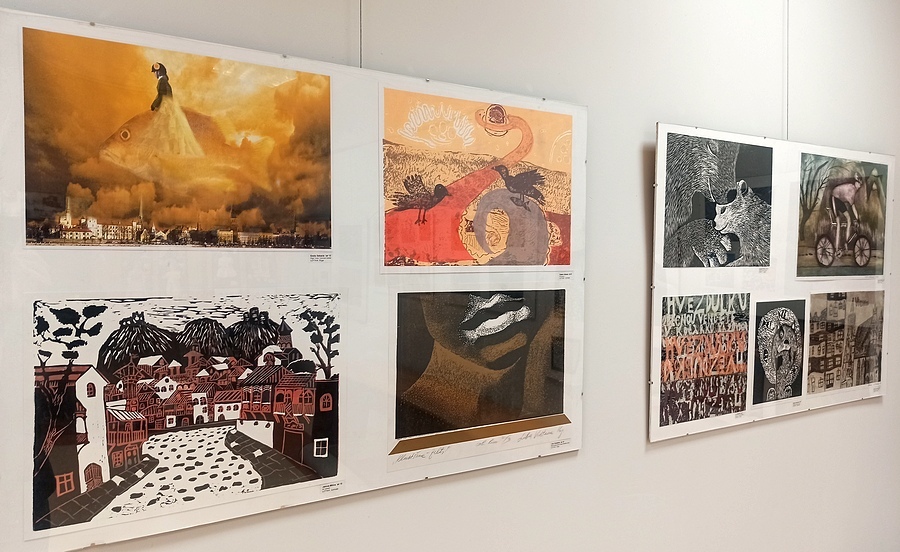 Galerii między półkami