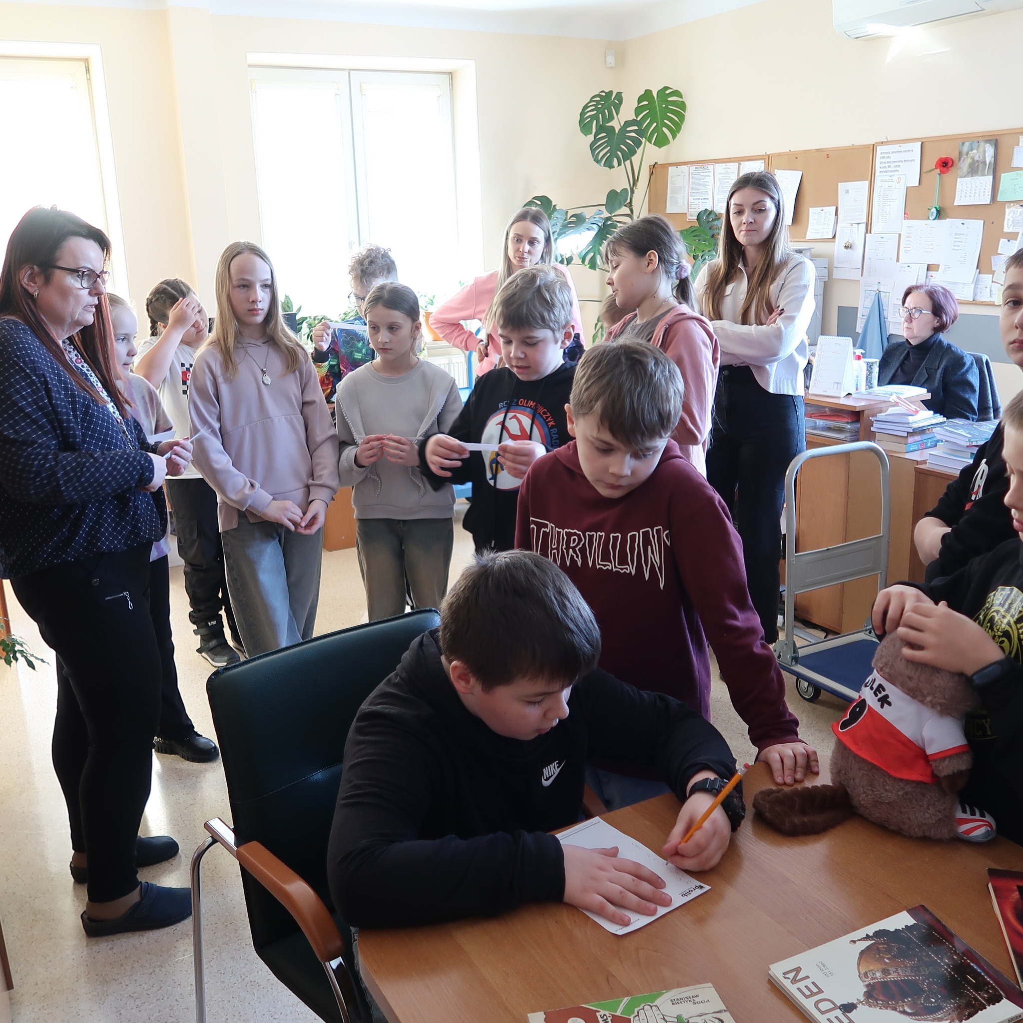 Uczniowie z PSP nr 9 w Radomiu brali udział w grze bibliotecznej "rozGRYźć bibliotekę"