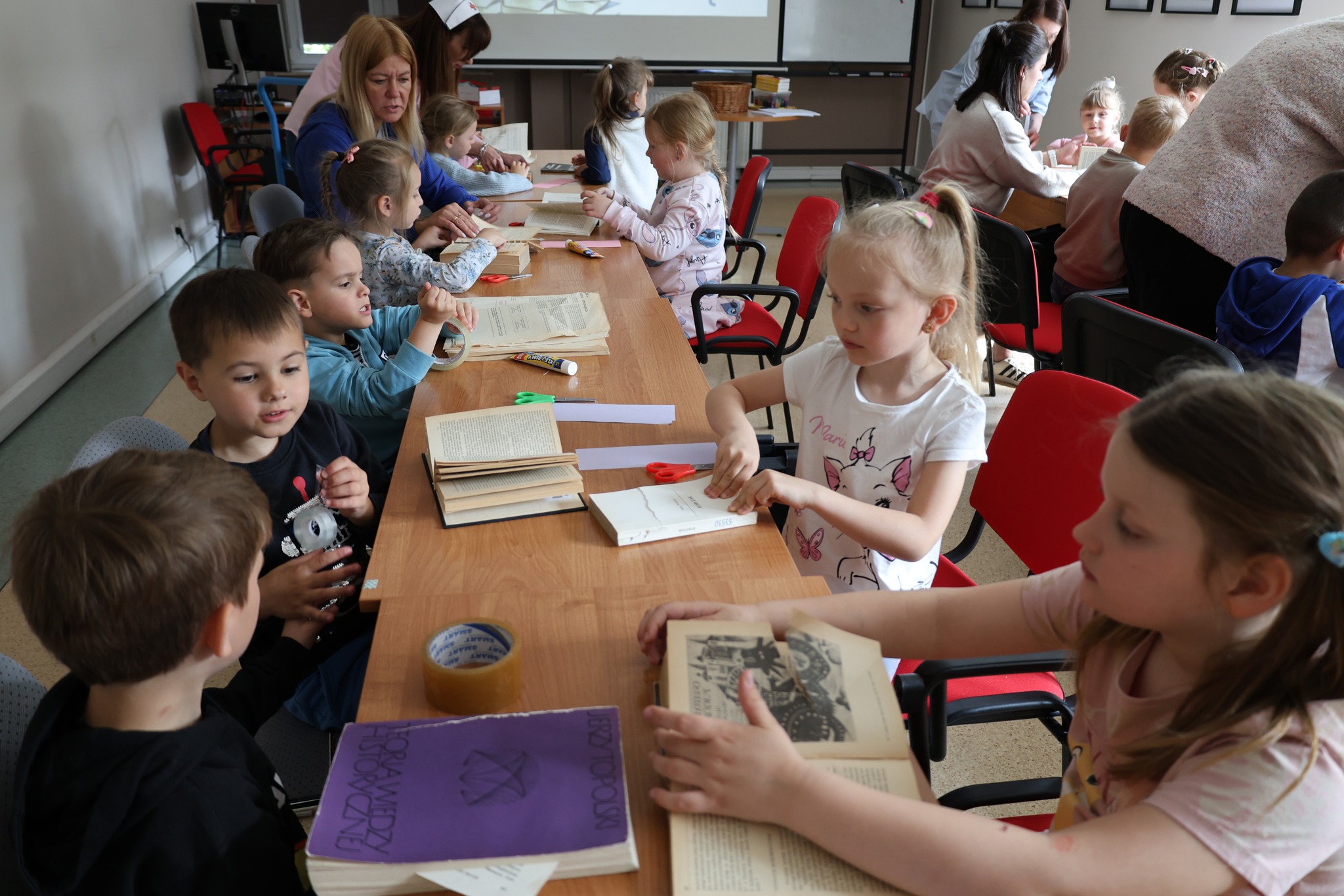 Biblioteczny SOR dla książek - zajęcia w ramach obchodów Tygodnia Bibliotek 2025