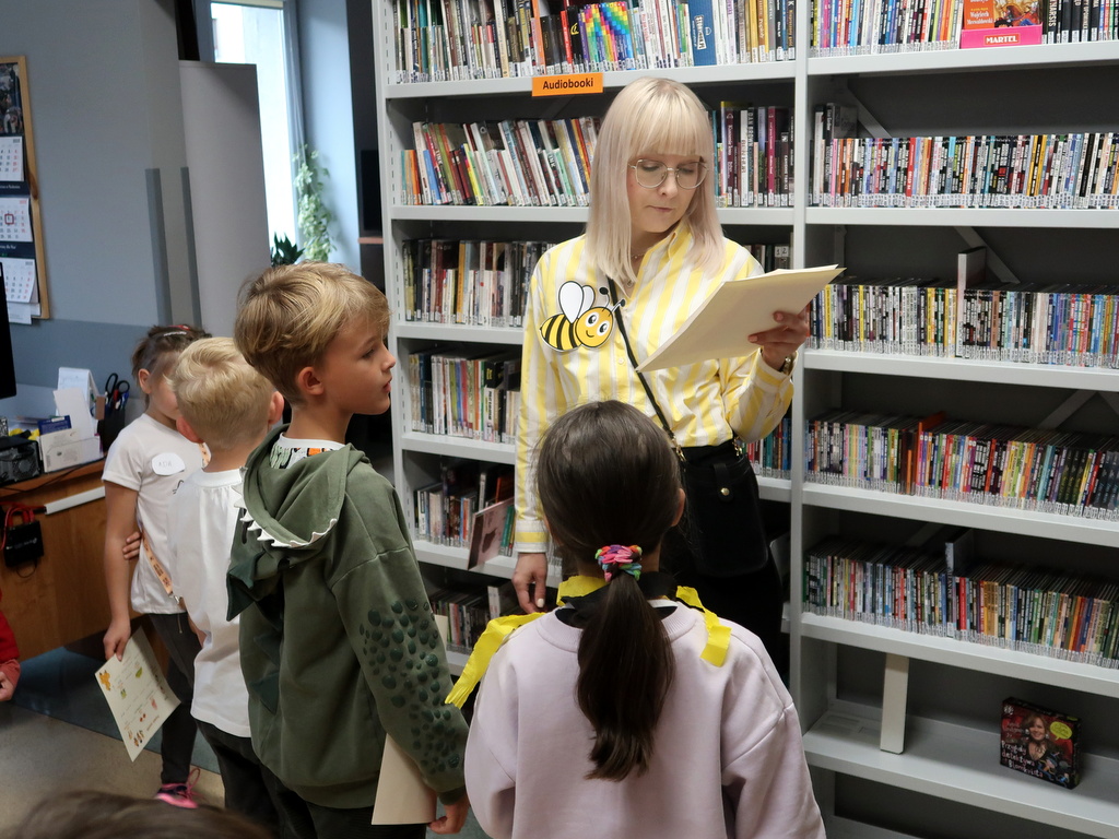 Pracowite pszczoły w bibliotece
