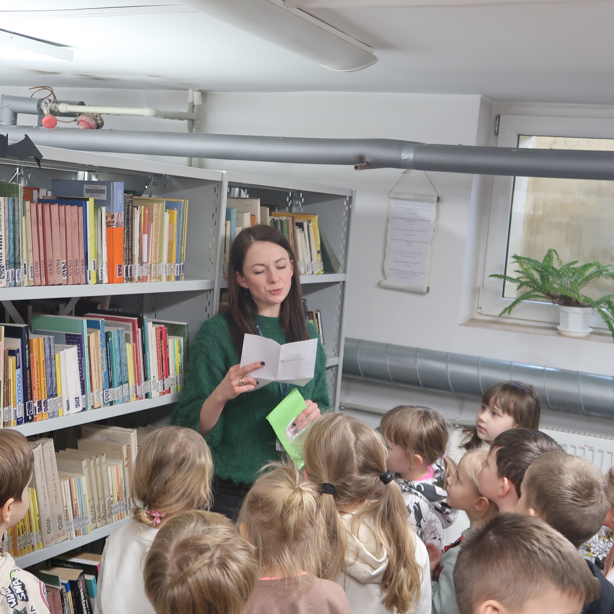 zajęcia w bibliotece "Spotkanie z Kolorowym Potworem"