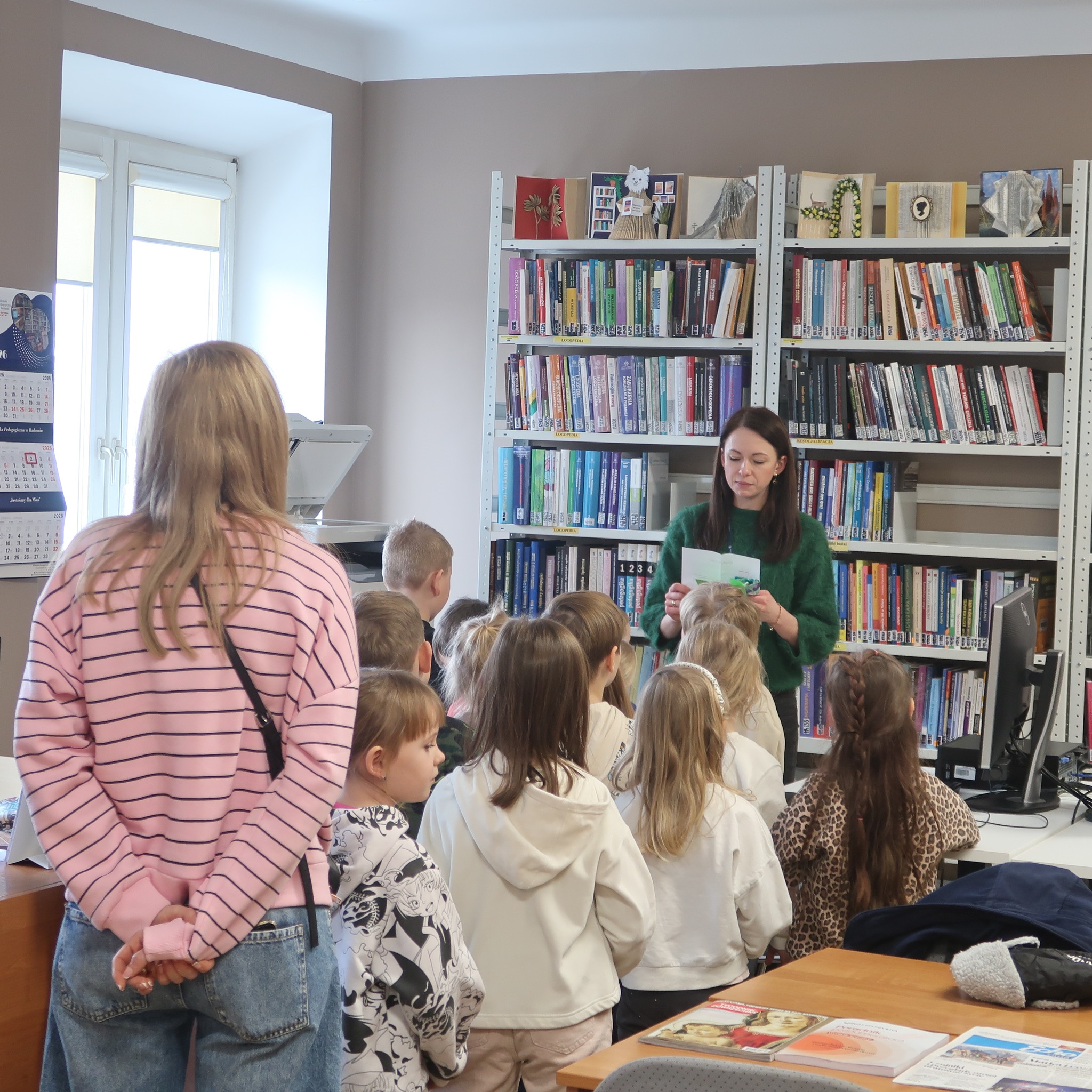 zajęcia w bibliotece "Spotkanie z Kolorowym Potworem"
