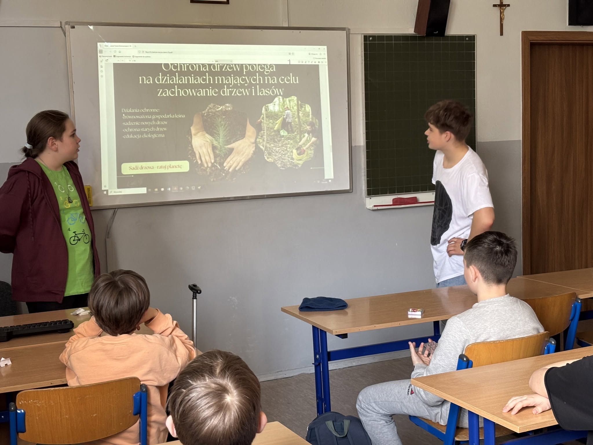 Projekt czytelniczy: "Drzewo nasz przyjaciel. Rok z życia drzew".